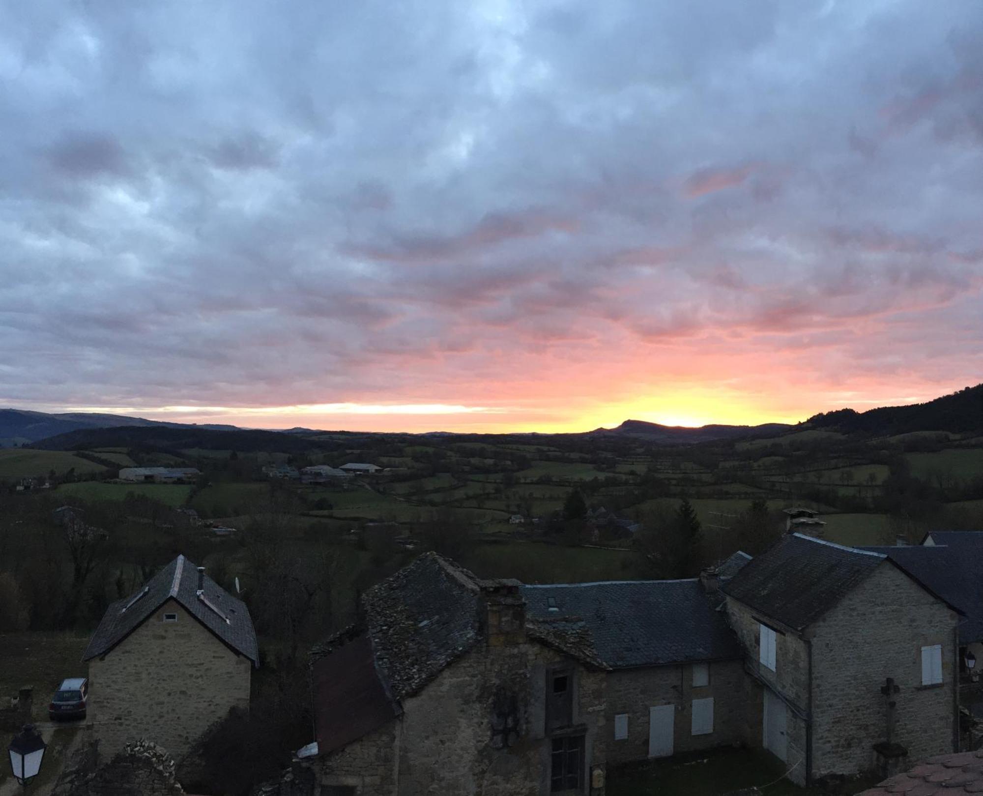 L'Echappee Belle, Vue Panoramique Sur La Campagne Villa Saint-Saturnin-de-Lenne Luaran gambar